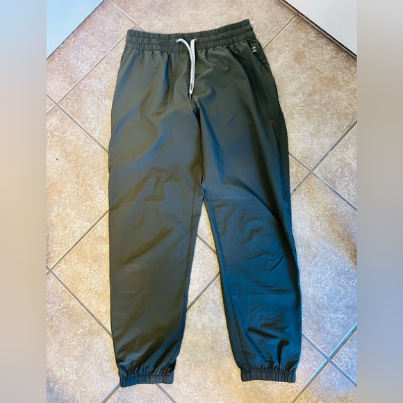 NWOT Vuori Olive Green Oregano Jogger Pants! - Picture 6 of 7